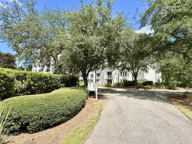 view of front of house featuring aphalt driveway