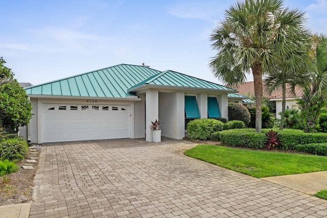 view of front of house featuring a garage