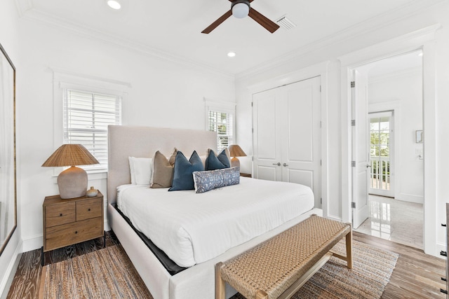 bedroom with ornamental molding, a closet, ceiling fan, and hardwood / wood-style floors