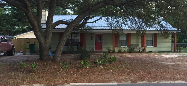 single story home with a porch