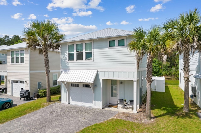 view of front of home with a front lawn