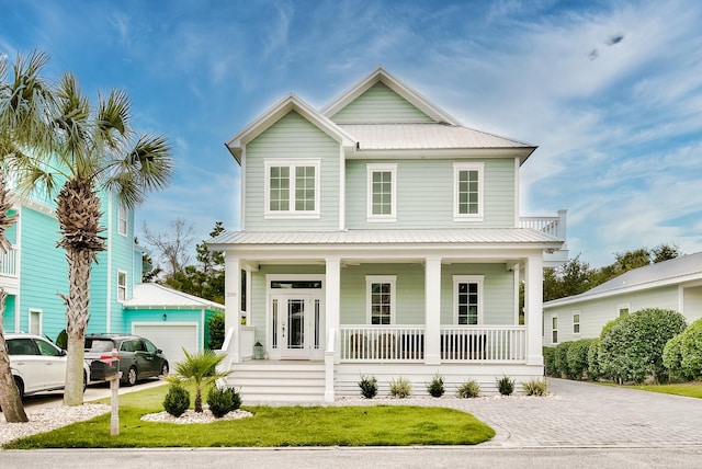 view of front facade featuring a garage