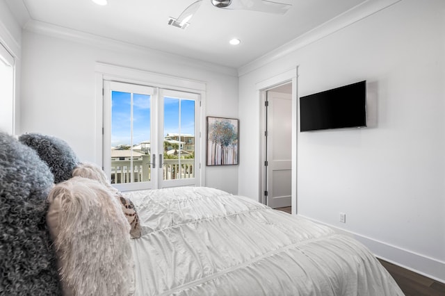 bedroom featuring dark hardwood / wood-style flooring, crown molding, and ceiling fan