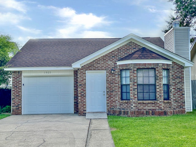 view of front of house featuring a garage and a front yard