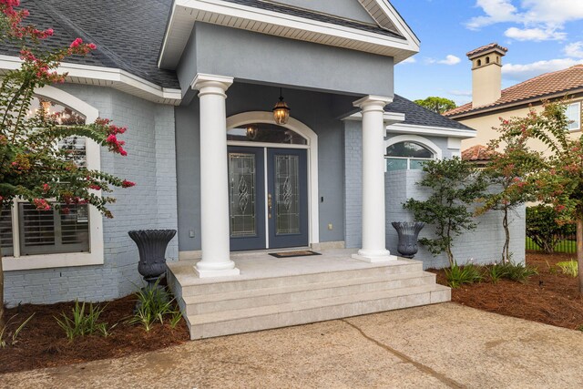 entrance to property with covered porch