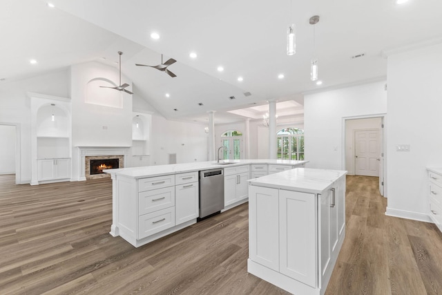 1780 Driftwood Point Rd, Santa Rosa Beach, FL 32459 - kitchen featuring light wood finished floors, open floor plan, dishwasher, a large island, and a ceiling fan