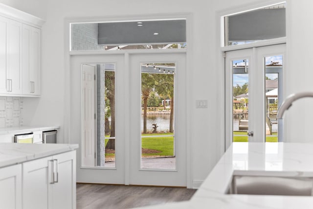 1780 Driftwood Point Rd, Santa Rosa Beach, FL 32459 - entryway with a wealth of natural light, a water view, wood finished floors, and a sink