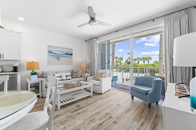 living room featuring light hardwood / wood-style floors and ceiling fan