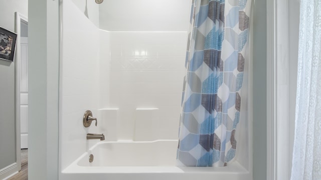 bathroom with shower / tub combo