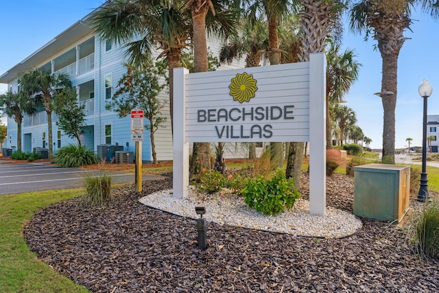 view of community / neighborhood sign