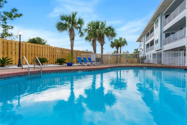 view of swimming pool