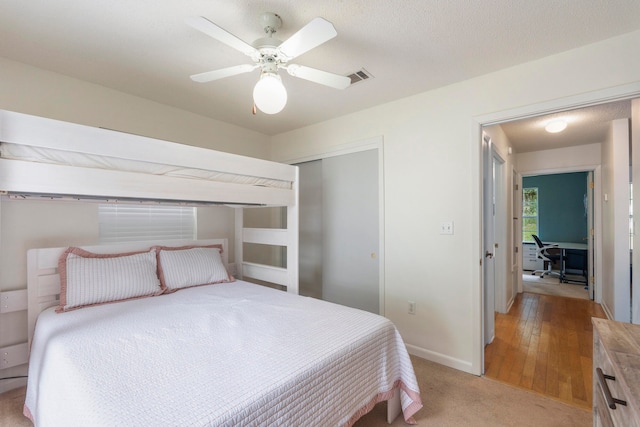 bedroom featuring carpet floors, ceiling fan, and a closet