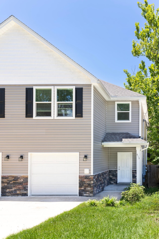 view of front of house featuring a garage