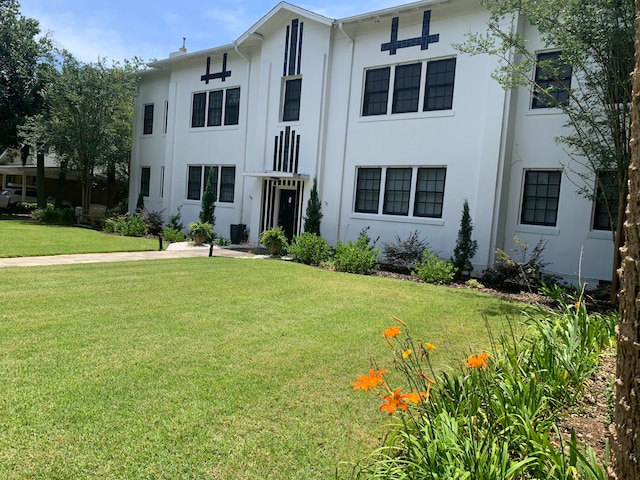 exterior space featuring a yard