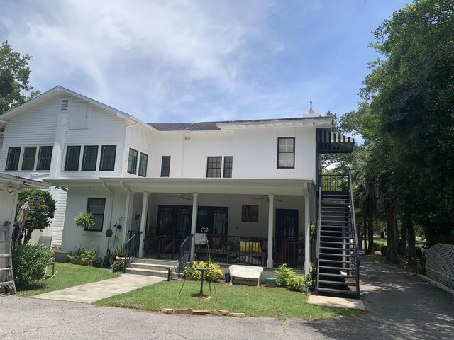 view of front of house with a front lawn