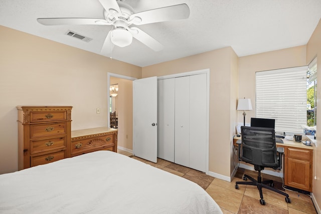 bedroom featuring a ceiling fan, a closet, visible vents, and baseboards