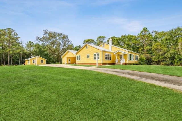 view of front of house featuring a front yard