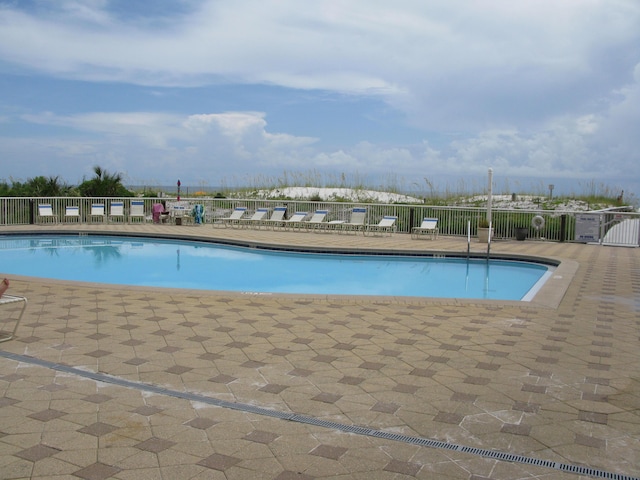 view of swimming pool