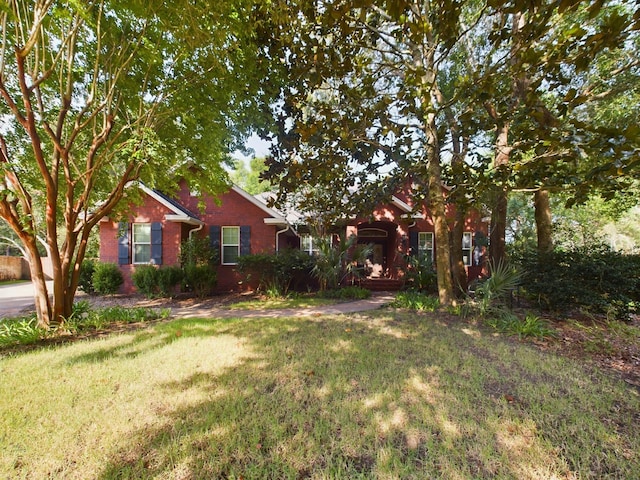 view of front of property with a front lawn and brick siding