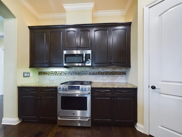 kitchen with tasteful backsplash, dark wood-type flooring, and stainless steel appliances