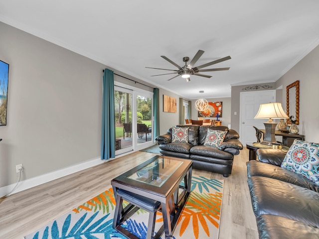 living room featuring ceiling fan, light hardwood / wood-style floors, and crown molding