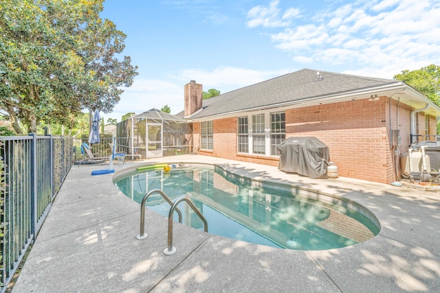 view of swimming pool featuring a patio