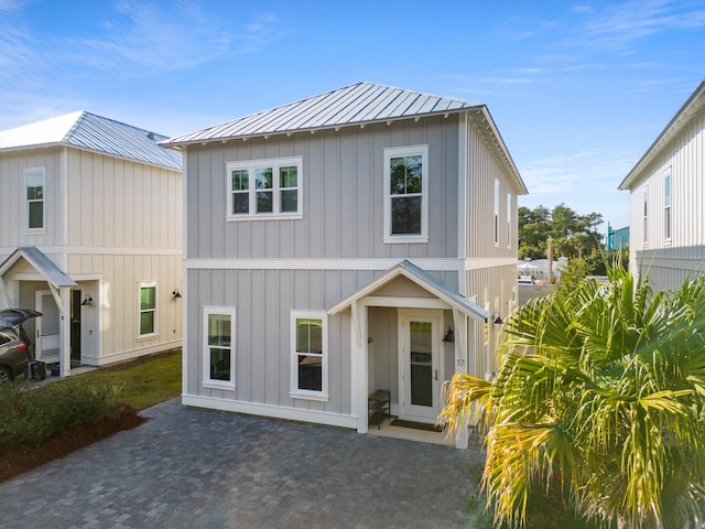 view of front of home featuring a patio