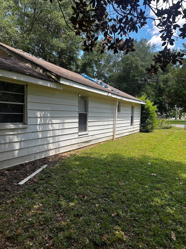 view of side of property featuring a yard