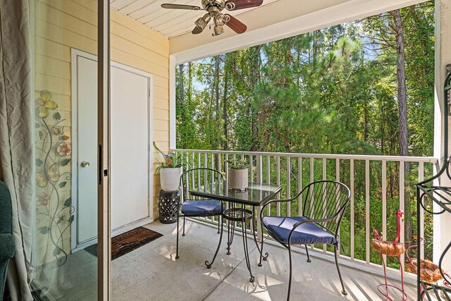 balcony featuring ceiling fan