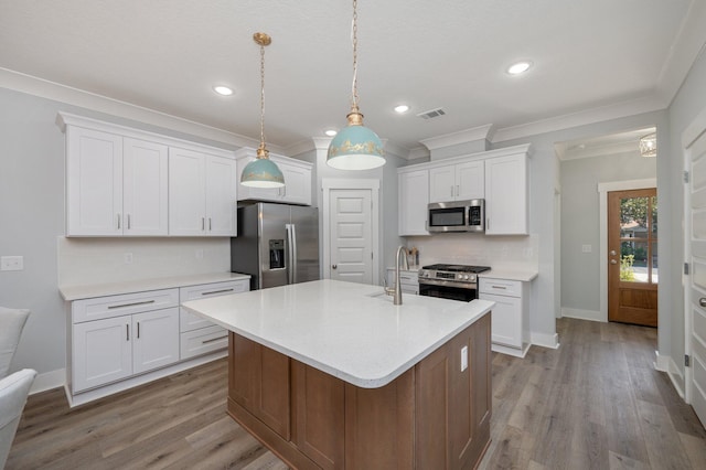 kitchen with visible vents, decorative backsplash, appliances with stainless steel finishes, white cabinetry, and wood finished floors