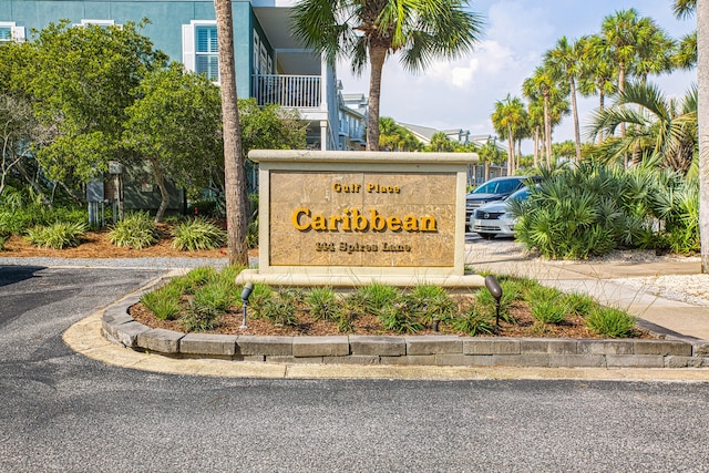 view of community / neighborhood sign