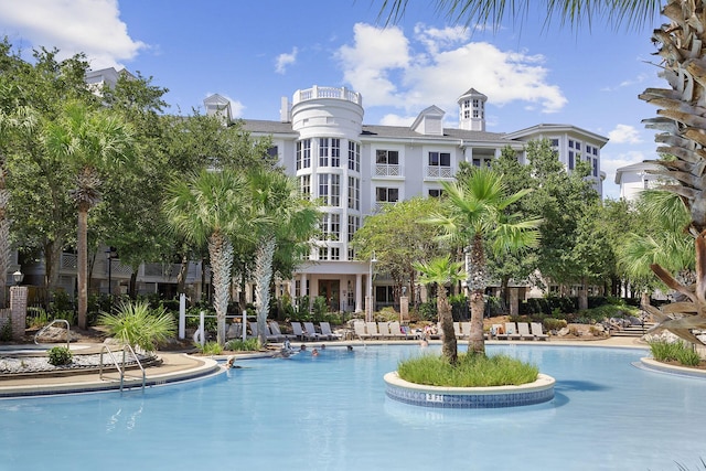 view of swimming pool