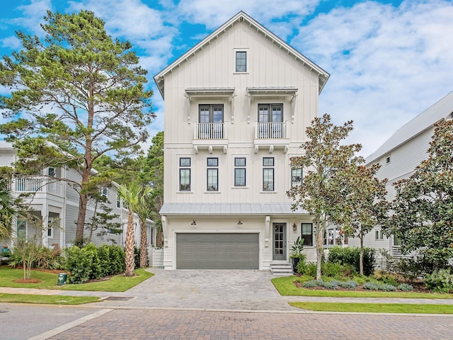 view of front facade featuring a garage and a balcony