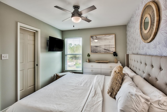 bedroom with ceiling fan