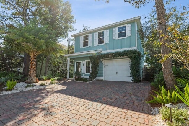 view of front of property featuring a garage