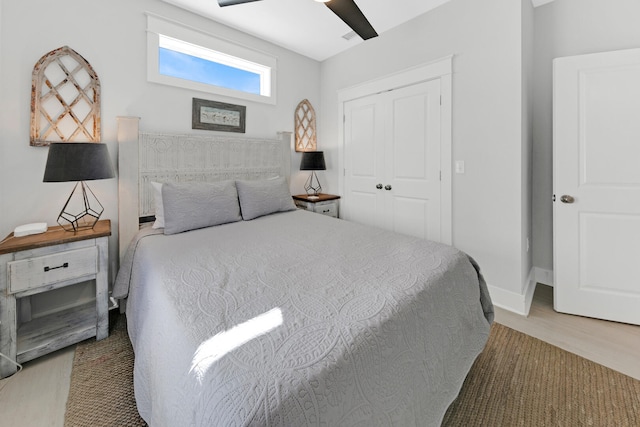 bedroom with hardwood / wood-style flooring, ceiling fan, and a closet