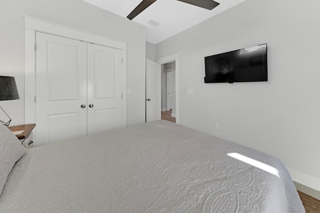 bedroom featuring ceiling fan and a closet