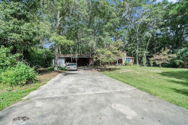 view of front of home with a front lawn