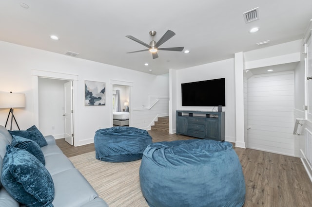 living area featuring recessed lighting, visible vents, and wood finished floors