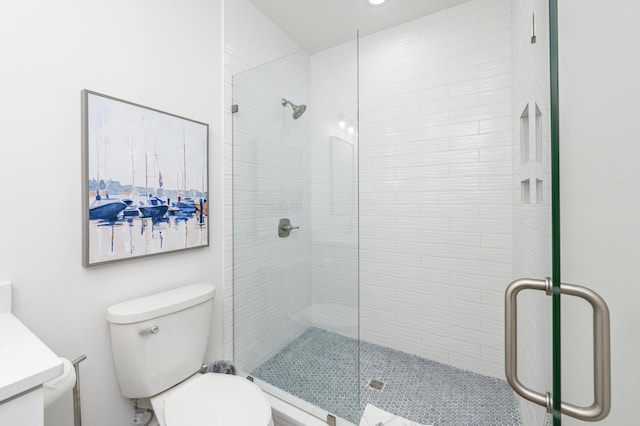 bathroom featuring tiled shower and toilet