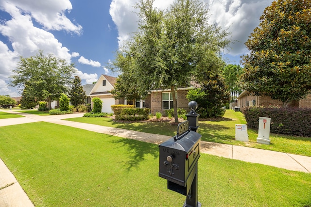 view of front facade with a front yard