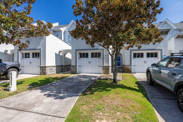 view of front facade featuring a garage and a front yard