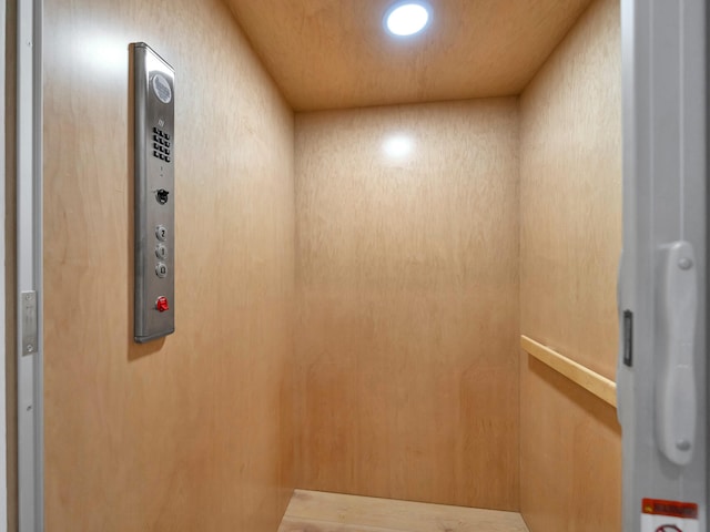 room details with elevator