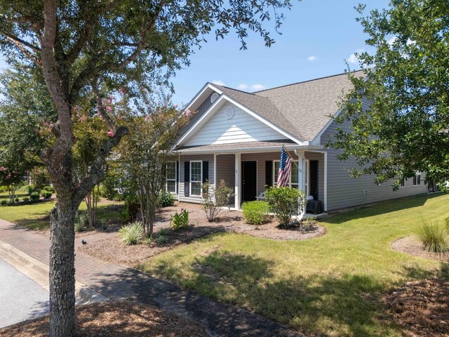 view of front of property with a front yard