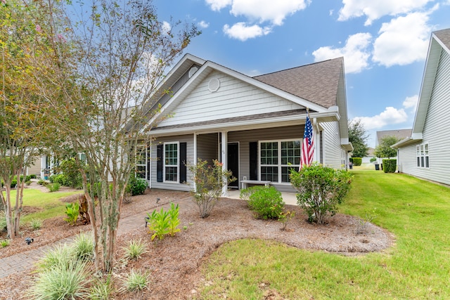 view of front of house featuring a front lawn