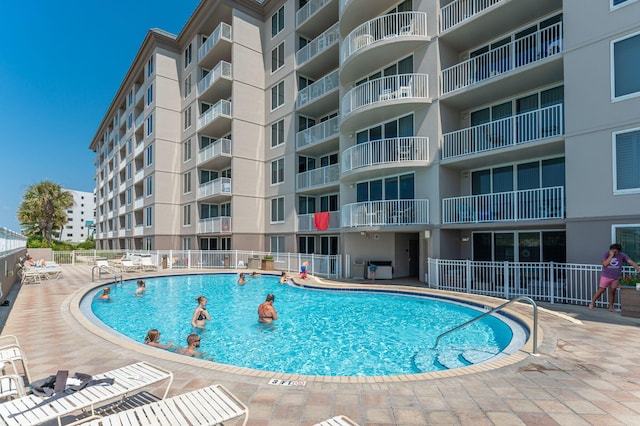 view of swimming pool