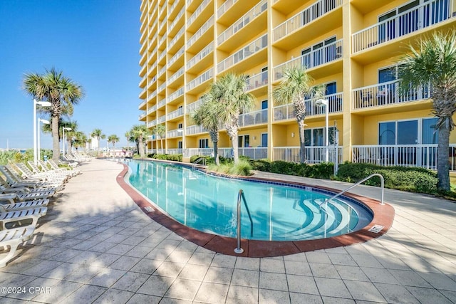 view of swimming pool