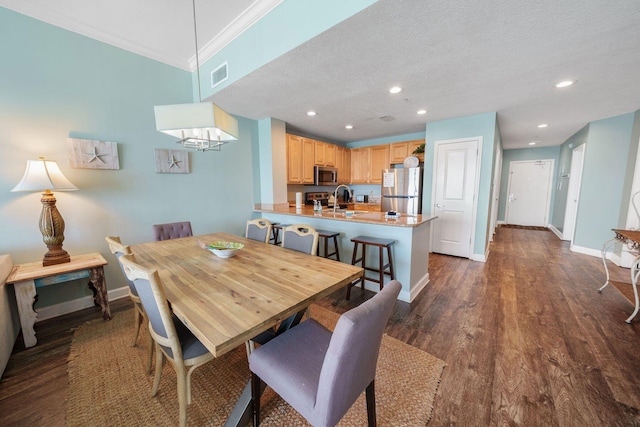 dining space featuring baseboards, recessed lighting, and crown molding