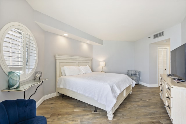 bedroom featuring baseboards, visible vents, dark wood-style flooring, and recessed lighting