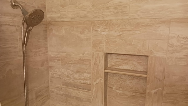 111 NW Sotir St, Fort Walton Beach, FL 32548 - interior details featuring tiled shower